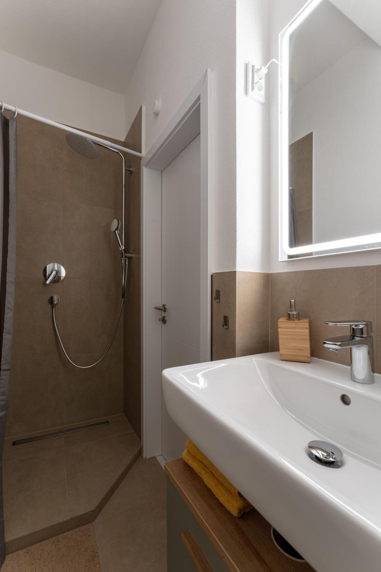 Modern Living Apartment - 3-Zimmer - Nuernberg Nord, Ruhige Seitenstrasse, Fusslaeufig Strassenbahn Exterior foto
